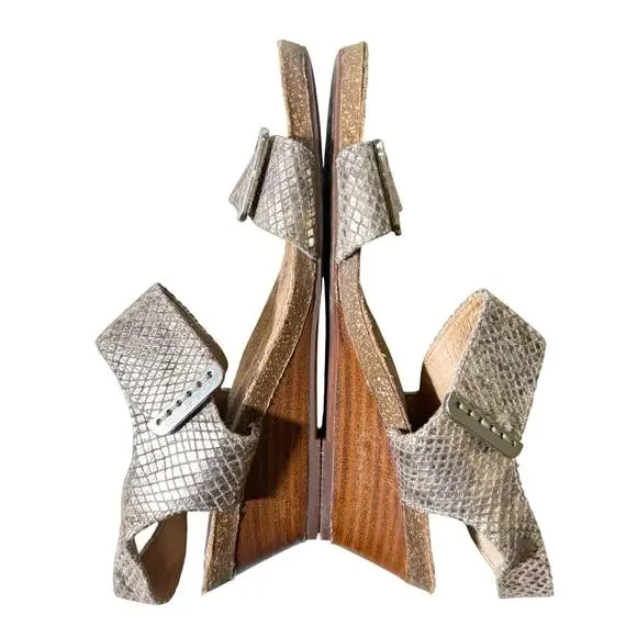 Sofft Verdi II Adjustable Wedge Comfort Sandal, Metallic Snakeskin | 8.5 - Picture 3 of 8